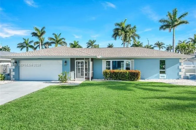 355 Bayshore Dr Cape Coral, FL 33904