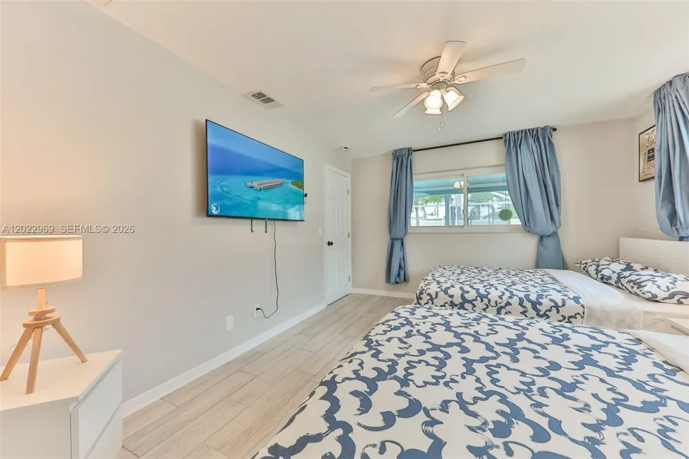 355 Bayshore Dr Cape Coral, FL 33904