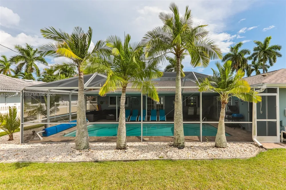 355 Bayshore Dr Cape Coral, FL 33904