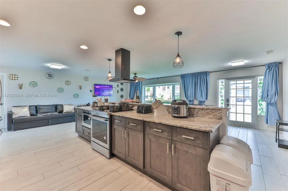 355 Bayshore Dr Cape Coral, FL 33904