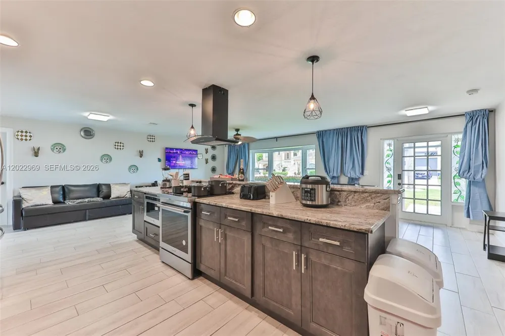 355 Bayshore Dr Cape Coral, FL 33904