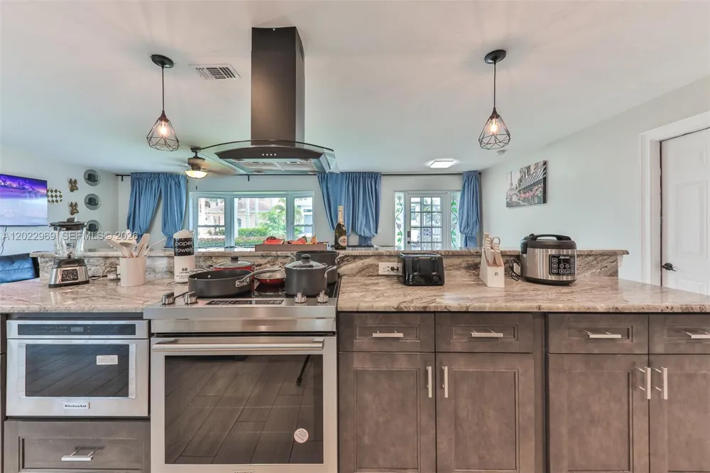 355 Bayshore Dr Cape Coral, FL 33904
