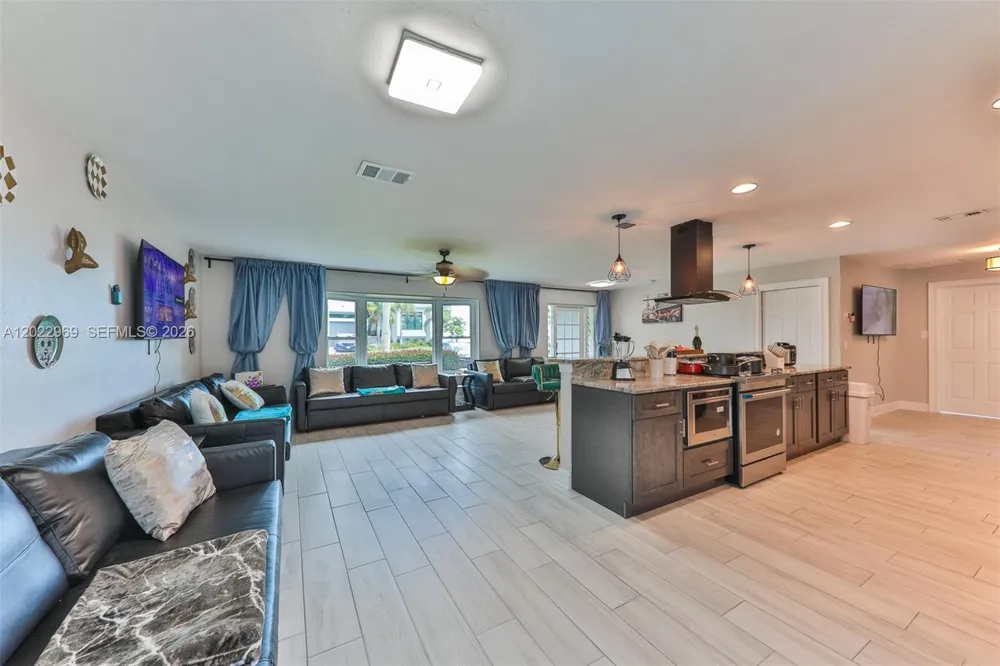 355 Bayshore Dr Cape Coral, FL 33904