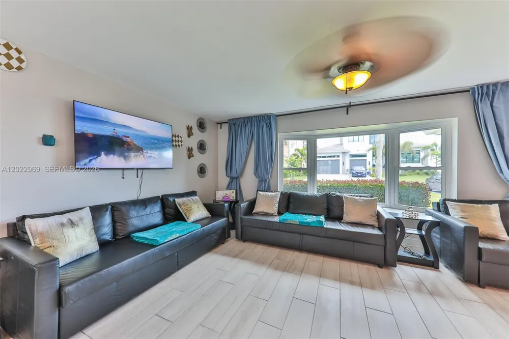 355 Bayshore Dr Cape Coral, FL 33904