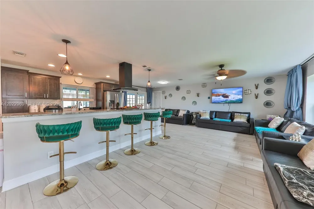 355 Bayshore Dr Cape Coral, FL 33904