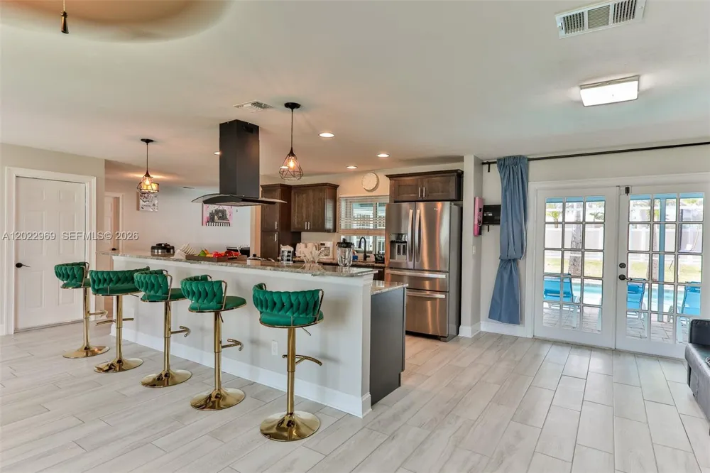 355 Bayshore Dr Cape Coral, FL 33904