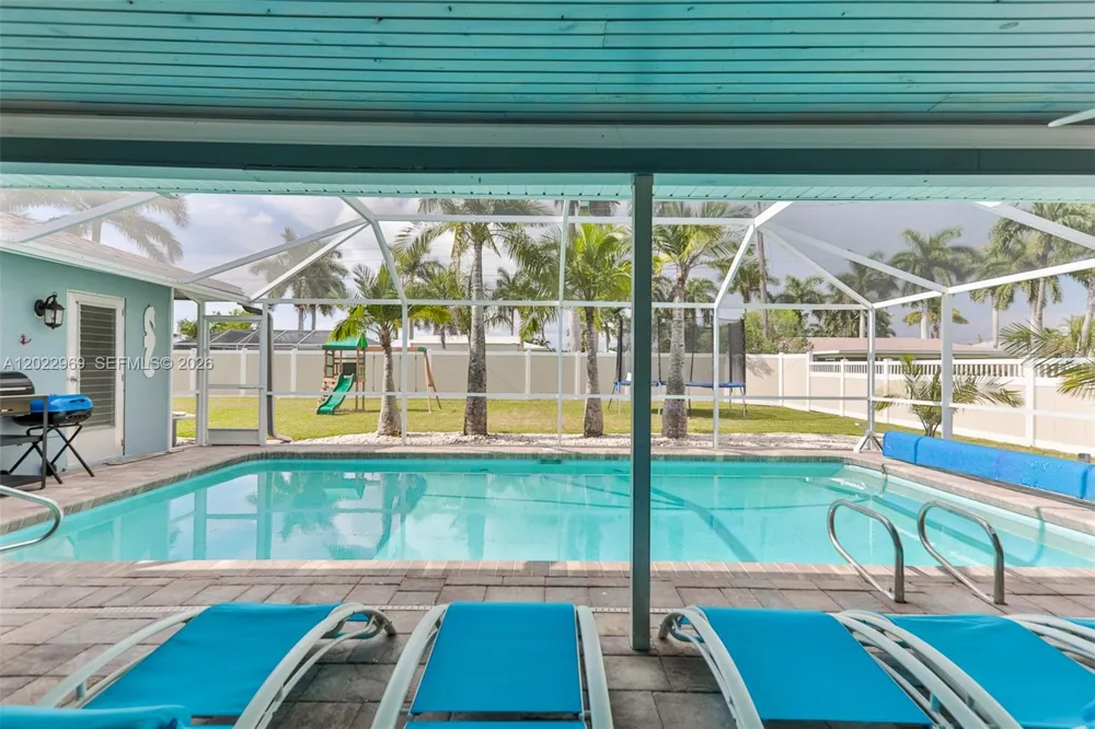 355 Bayshore Dr Cape Coral, FL 33904