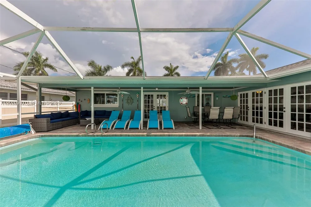 355 Bayshore Dr Cape Coral, FL 33904