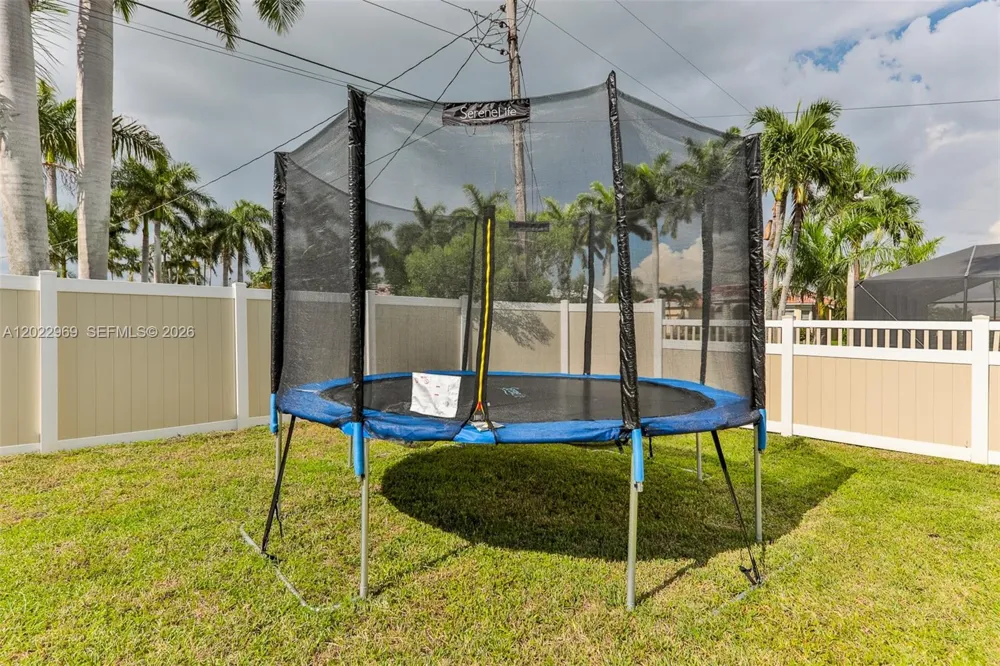 355 Bayshore Dr Cape Coral, FL 33904