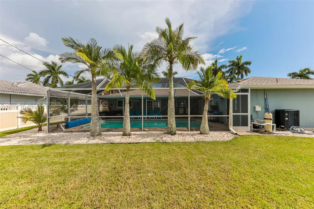 355 Bayshore Dr Cape Coral, FL 33904