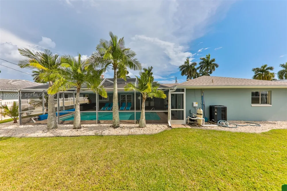 355 Bayshore Dr Cape Coral, FL 33904