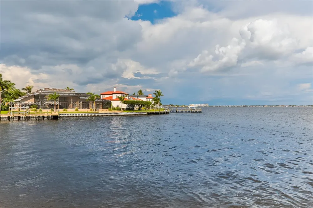 355 Bayshore Dr Cape Coral, FL 33904