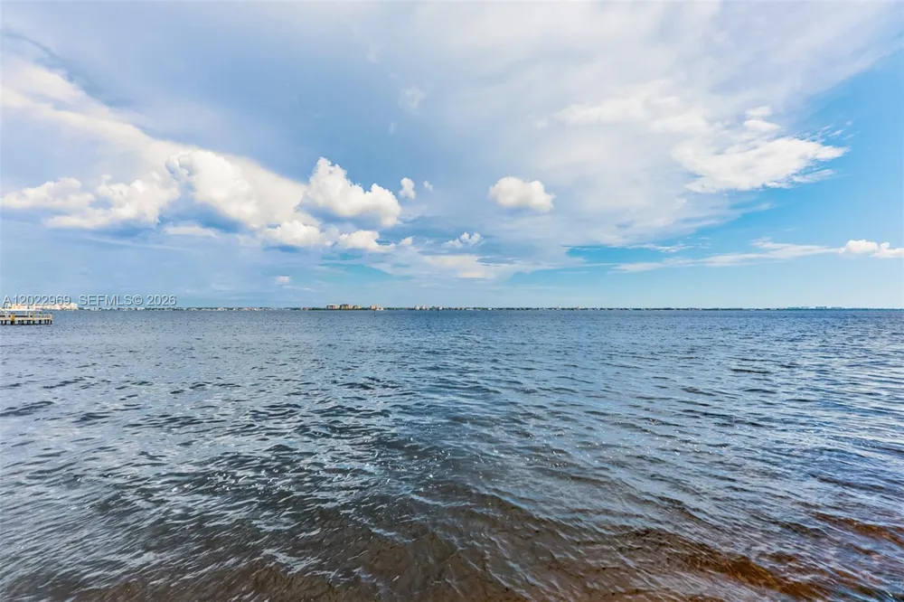 355 Bayshore Dr Cape Coral, FL 33904