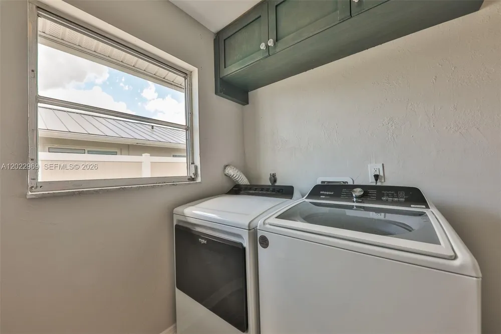 355 Bayshore Dr Cape Coral, FL 33904