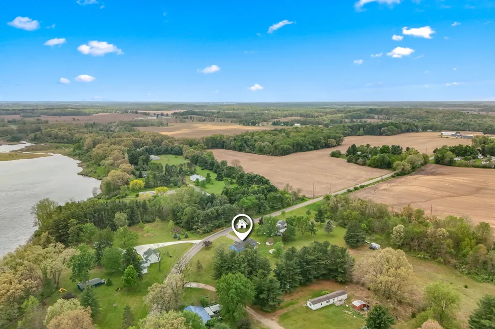 1240 E Hastings Lake Road Jonesville, MI 49250