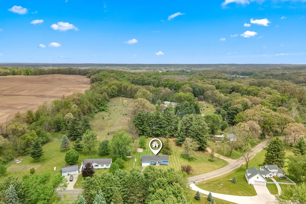1240 E Hastings Lake Road Jonesville, MI 49250