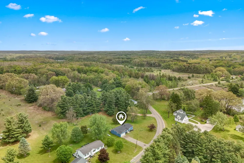 1240 E Hastings Lake Road Jonesville, MI 49250