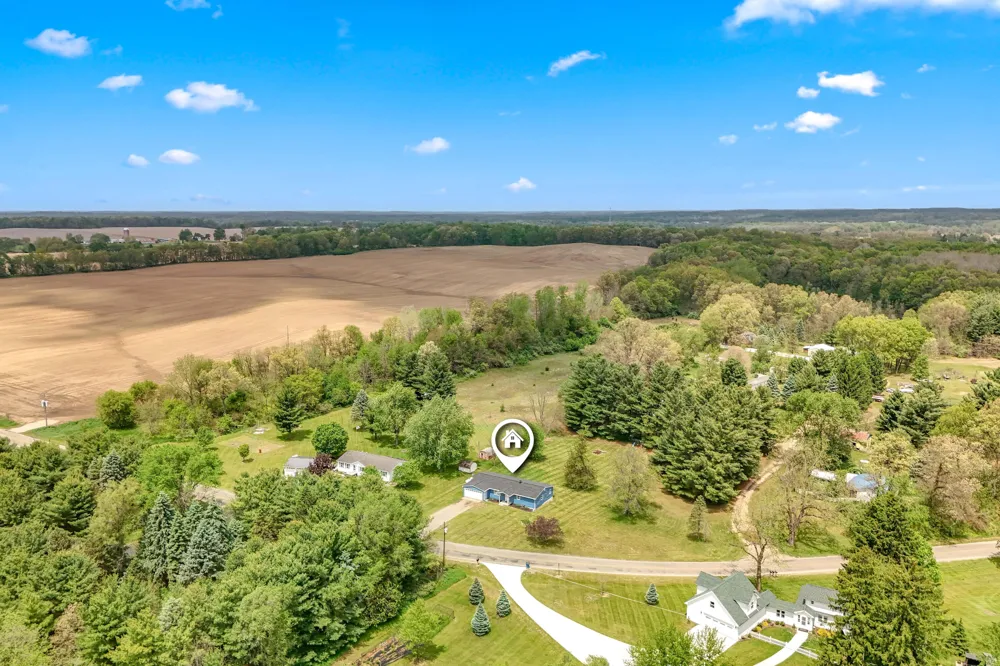 1240 E Hastings Lake Road Jonesville, MI 49250