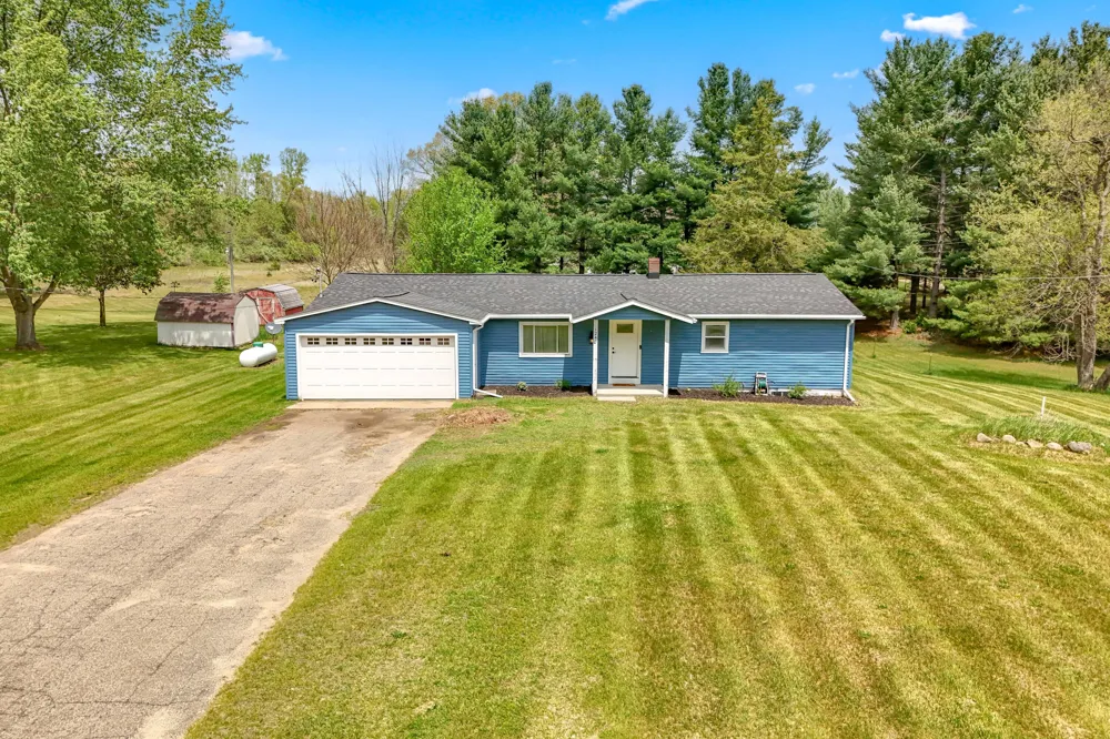 1240 E Hastings Lake Road Jonesville, MI 49250
