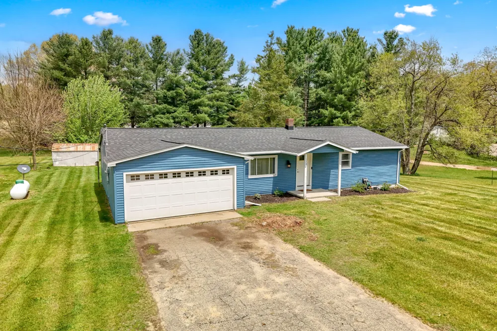 1240 E Hastings Lake Road Jonesville, MI 49250