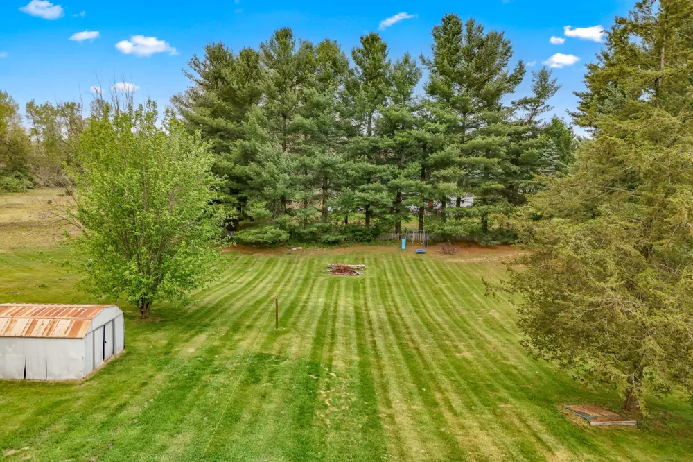 1240 E Hastings Lake Road Jonesville, MI 49250
