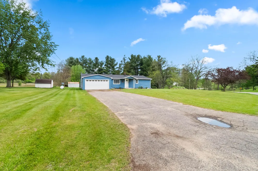 1240 E Hastings Lake Road Jonesville, MI 49250