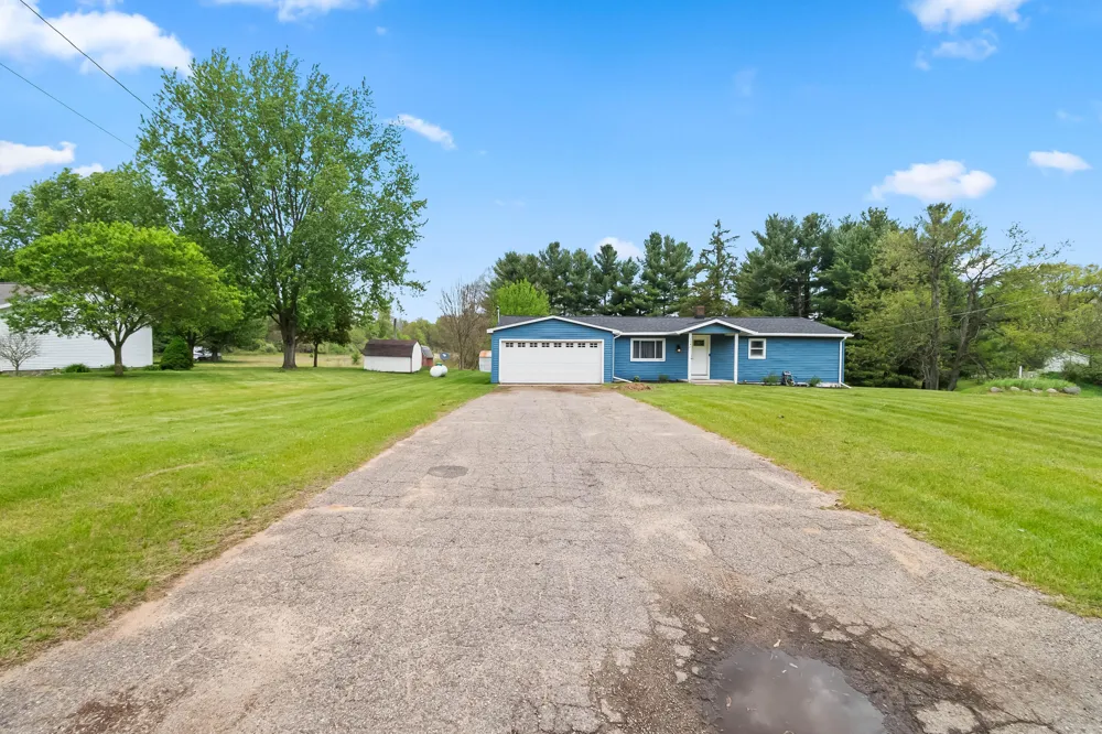 1240 E Hastings Lake Road Jonesville, MI 49250
