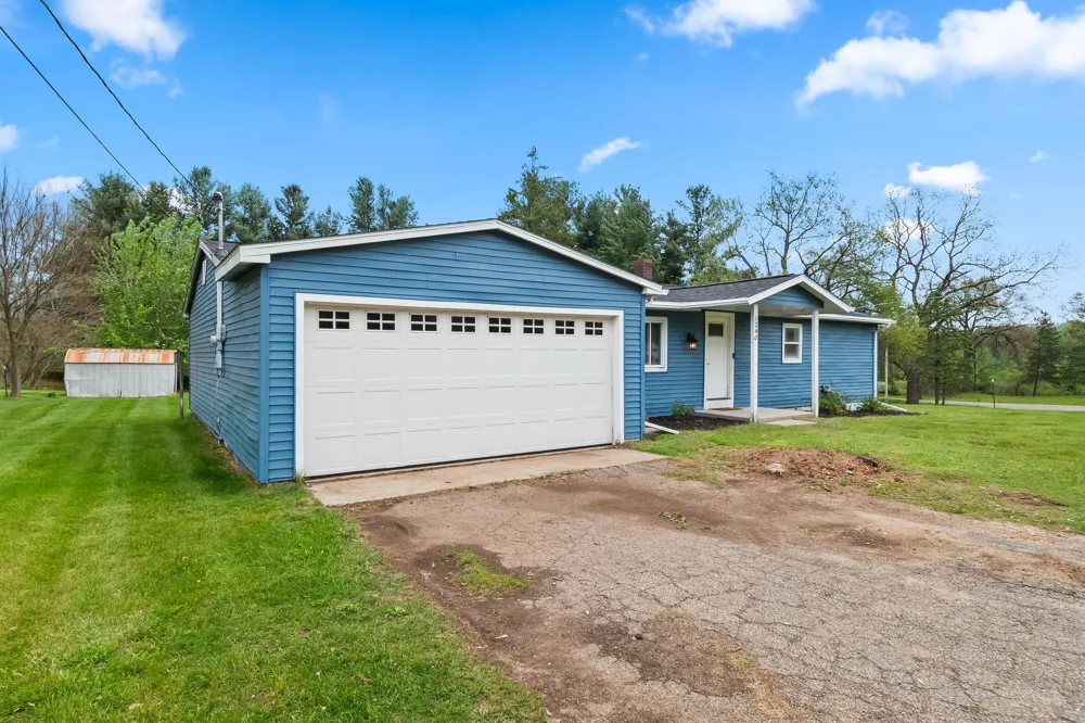1240 E Hastings Lake Road Jonesville, MI 49250