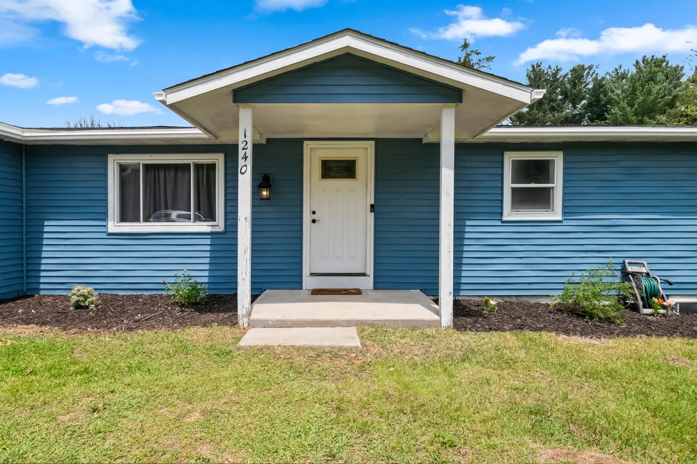 1240 E Hastings Lake Road Jonesville, MI 49250