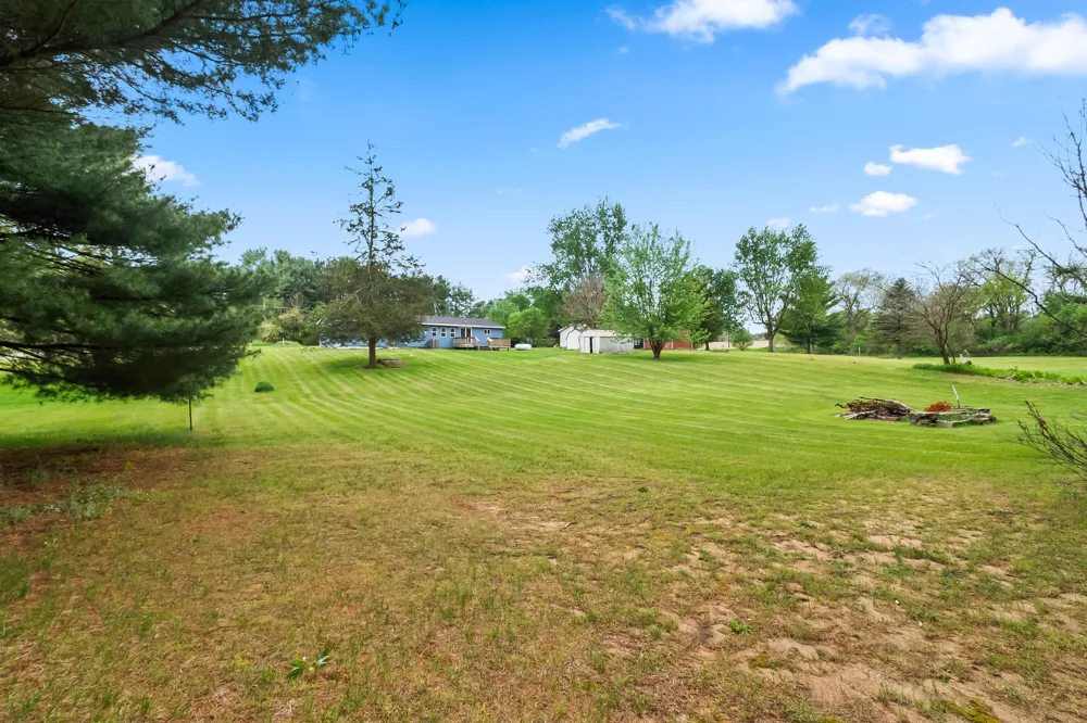 1240 E Hastings Lake Road Jonesville, MI 49250