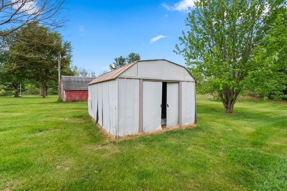 1240 E Hastings Lake Road Jonesville, MI 49250