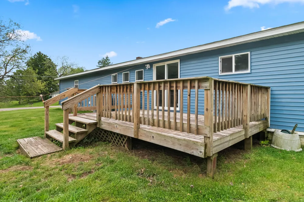1240 E Hastings Lake Road Jonesville, MI 49250