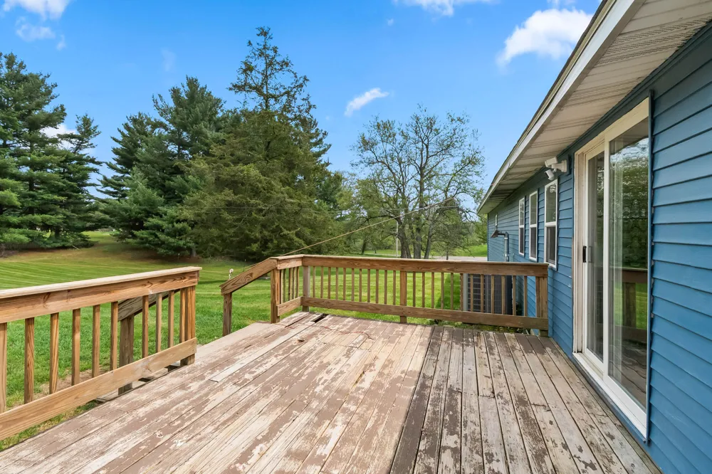 1240 E Hastings Lake Road Jonesville, MI 49250