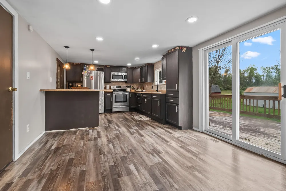1240 E Hastings Lake Road Jonesville, MI 49250