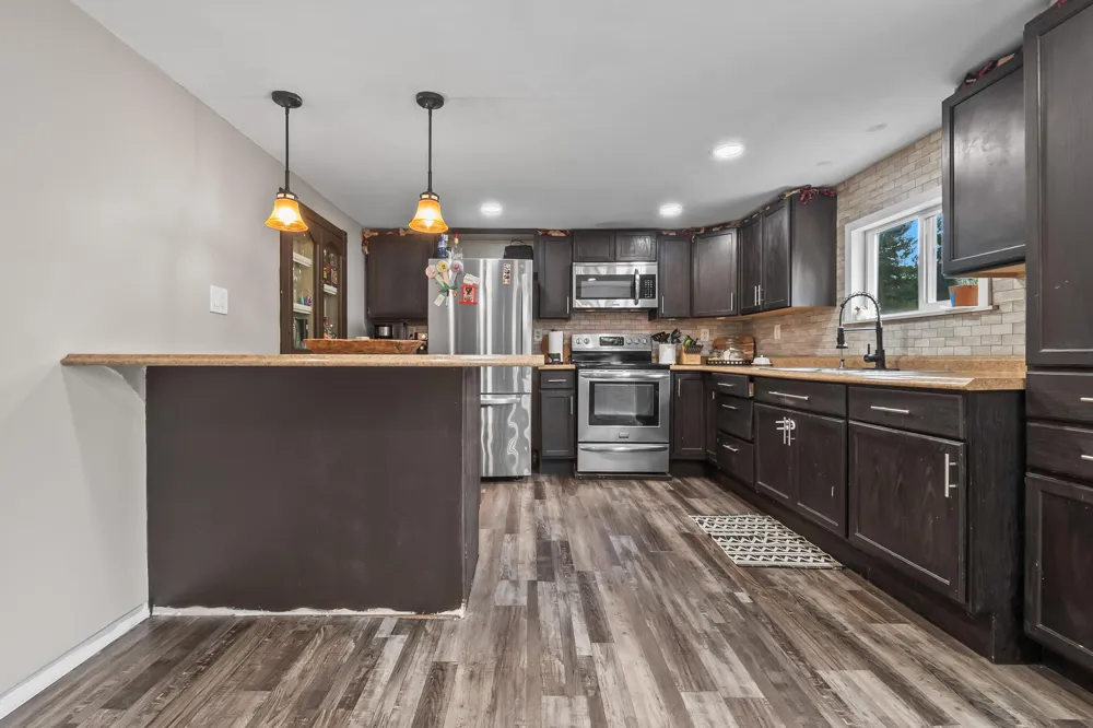 1240 E Hastings Lake Road Jonesville, MI 49250