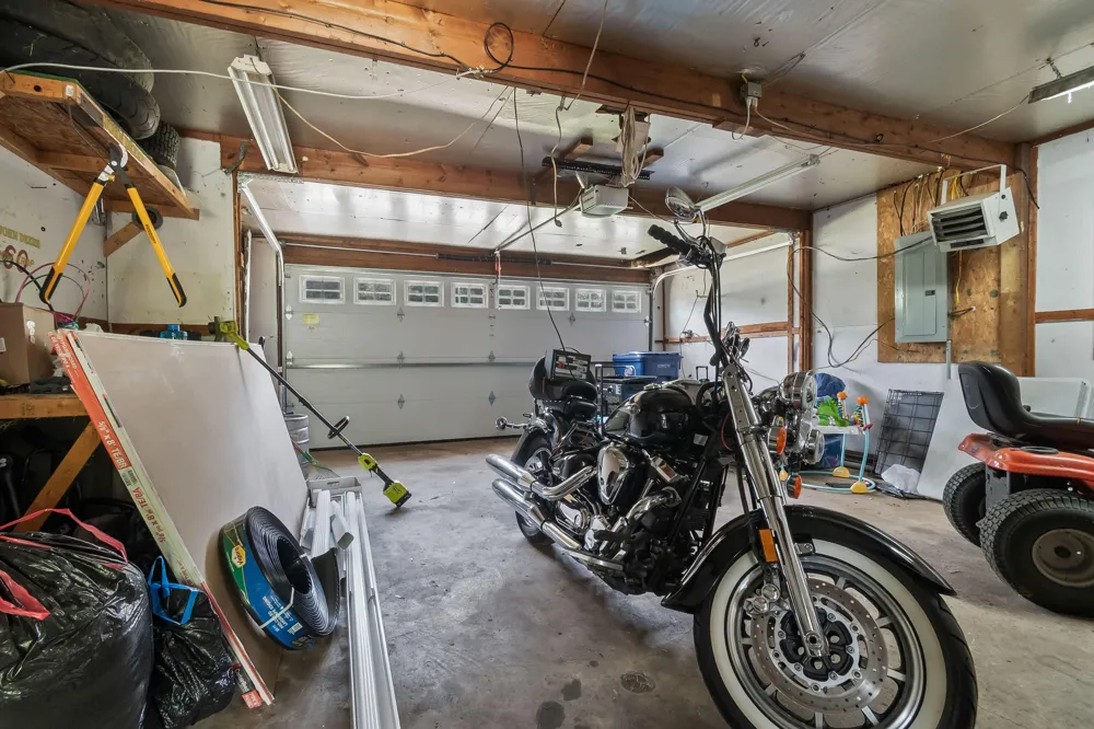 1240 E Hastings Lake Road Jonesville, MI 49250