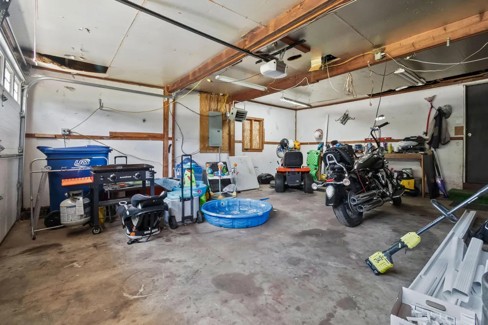 1240 E Hastings Lake Road Jonesville, MI 49250