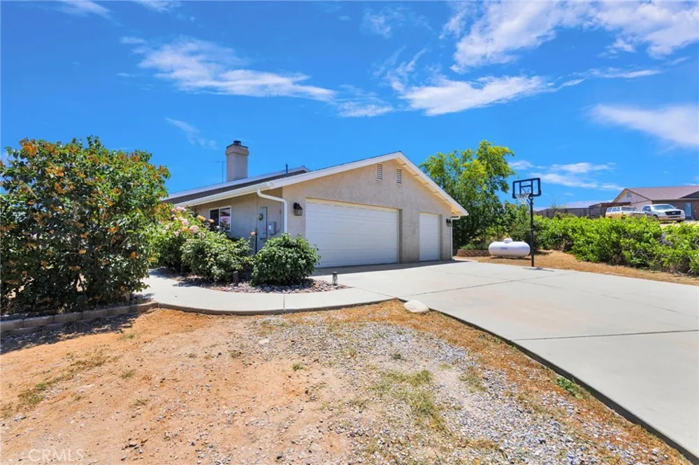 5137 Cygnet Phelan, CA 92371