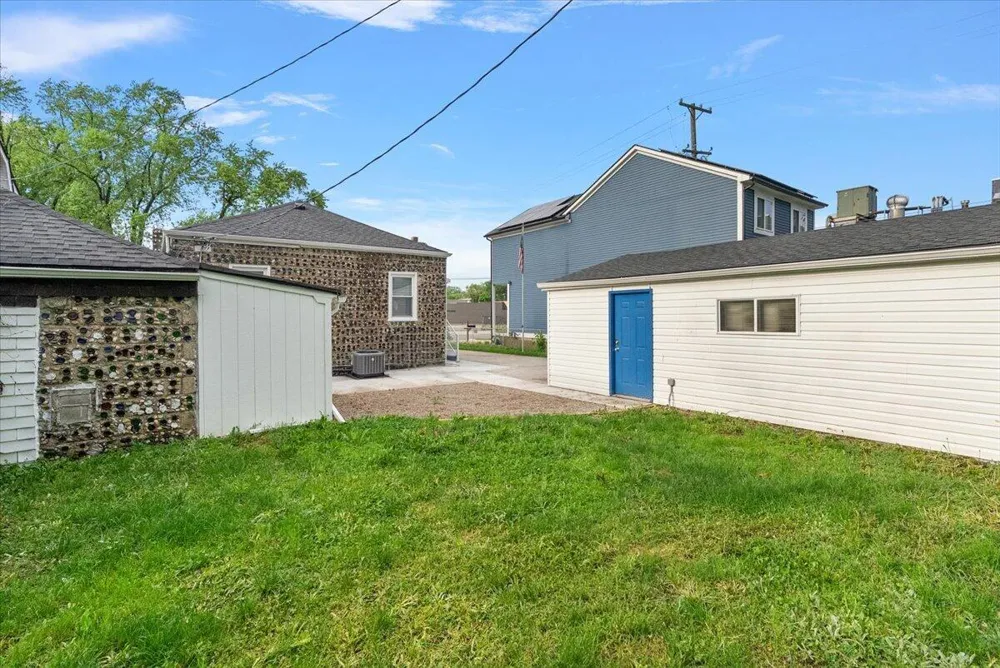 39 W Elza Avenue Hazel Park, MI 48030