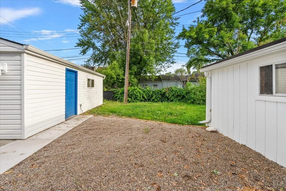 39 W Elza Avenue Hazel Park, MI 48030