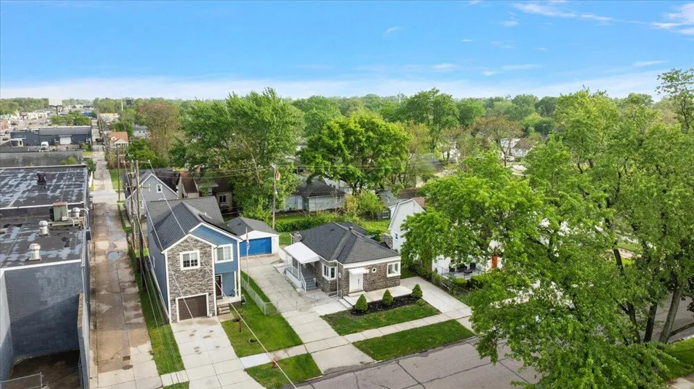 39 W Elza Avenue Hazel Park, MI 48030