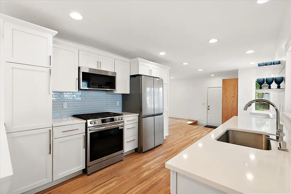 39 W Elza Avenue Hazel Park, MI 48030