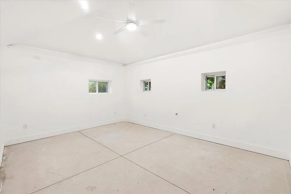 39 W Elza Avenue Hazel Park, MI 48030