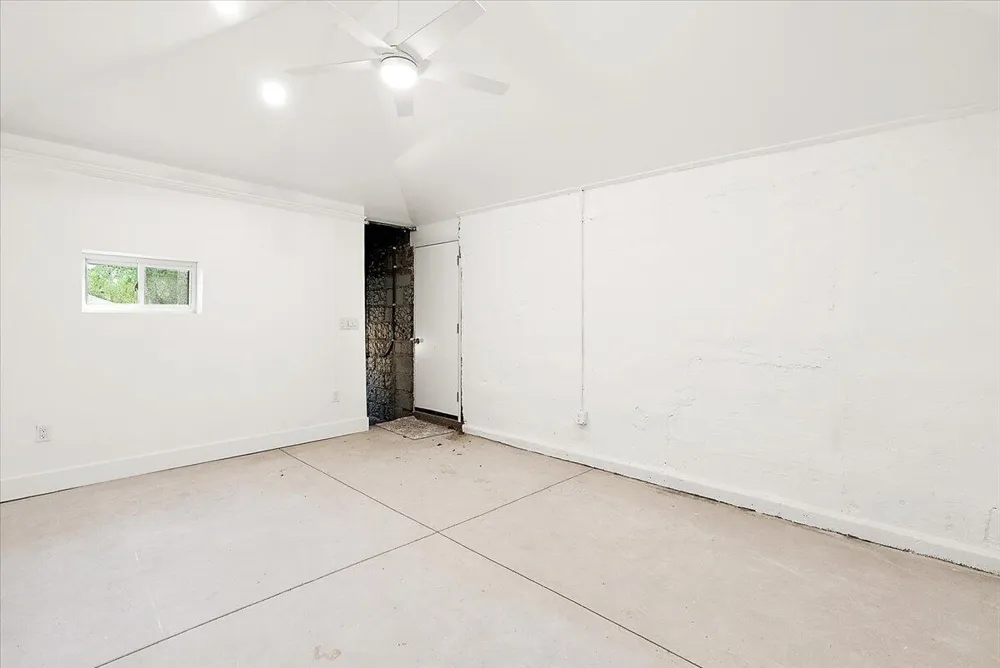 39 W Elza Avenue Hazel Park, MI 48030