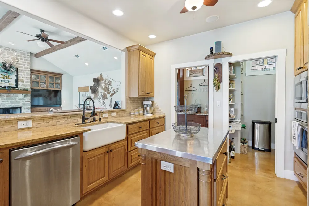 988 Kendall Jackson Comfort, TX 78013