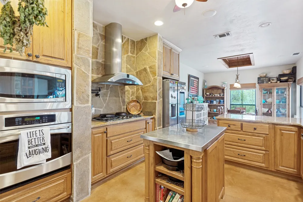 988 Kendall Jackson Comfort, TX 78013