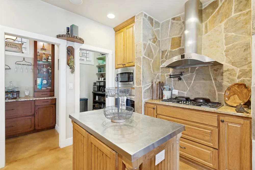 988 Kendall Jackson Comfort, TX 78013