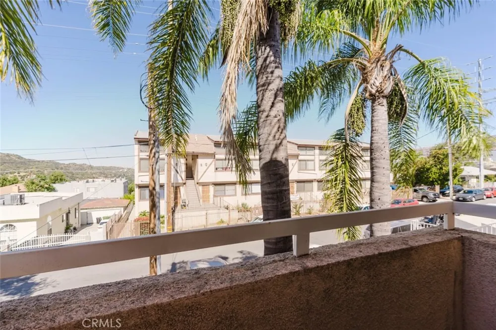 10128 Hillhaven Avenue #101 Tujunga, CA 91042