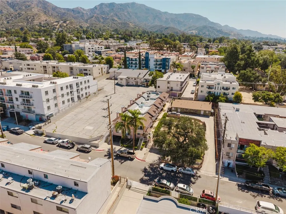 10128 Hillhaven Avenue #101 Tujunga, CA 91042