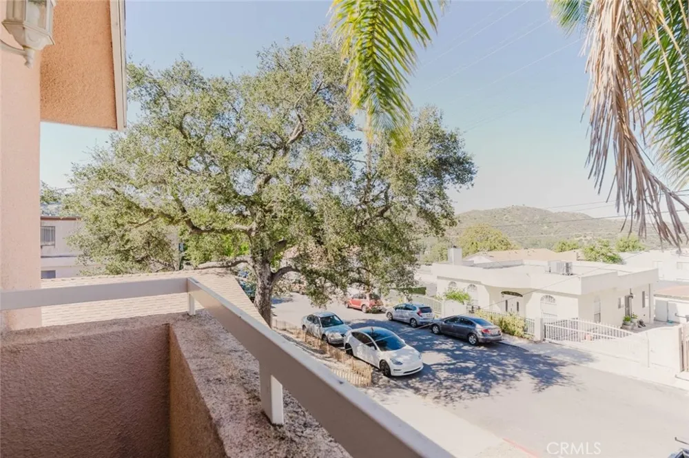 10128 Hillhaven Avenue #101 Tujunga, CA 91042